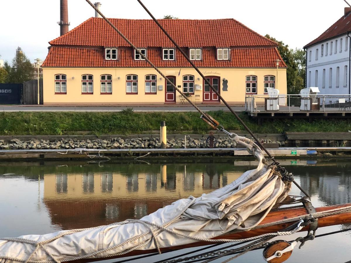 Hotel Das Brueckenhaus Glueckstadt Exterior foto